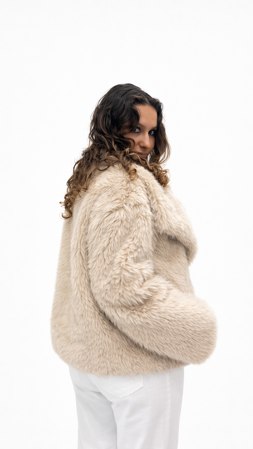 Veste courte en fausse fourrure