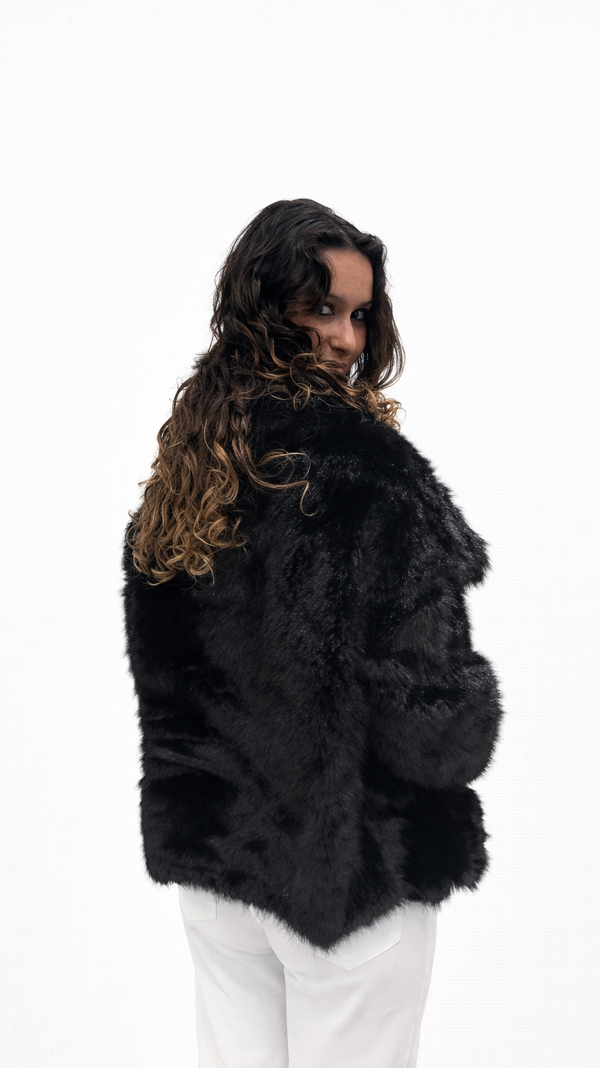 Veste courte en fausse fourrure