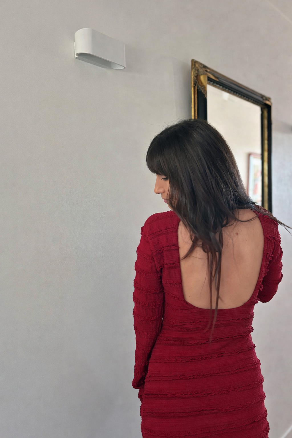 Robe courte dos nu plissée