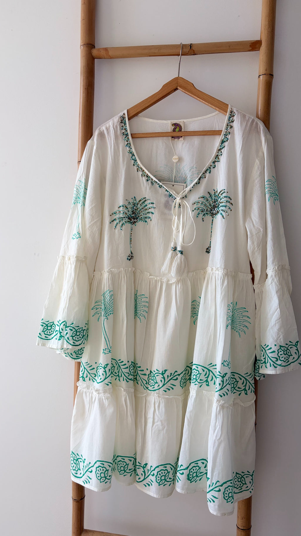 Robe courte broderies palmier