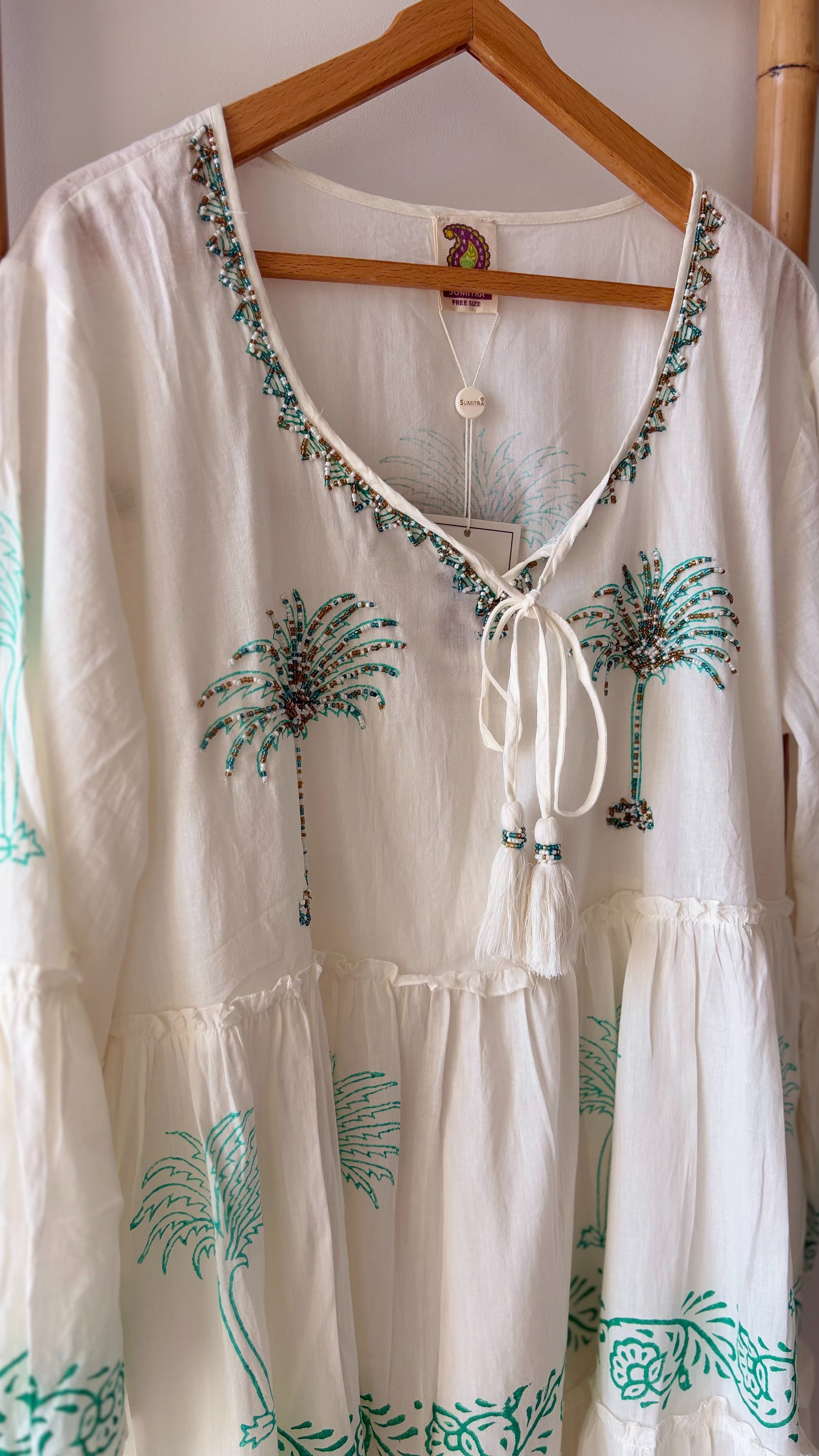 Robe courte broderies palmier