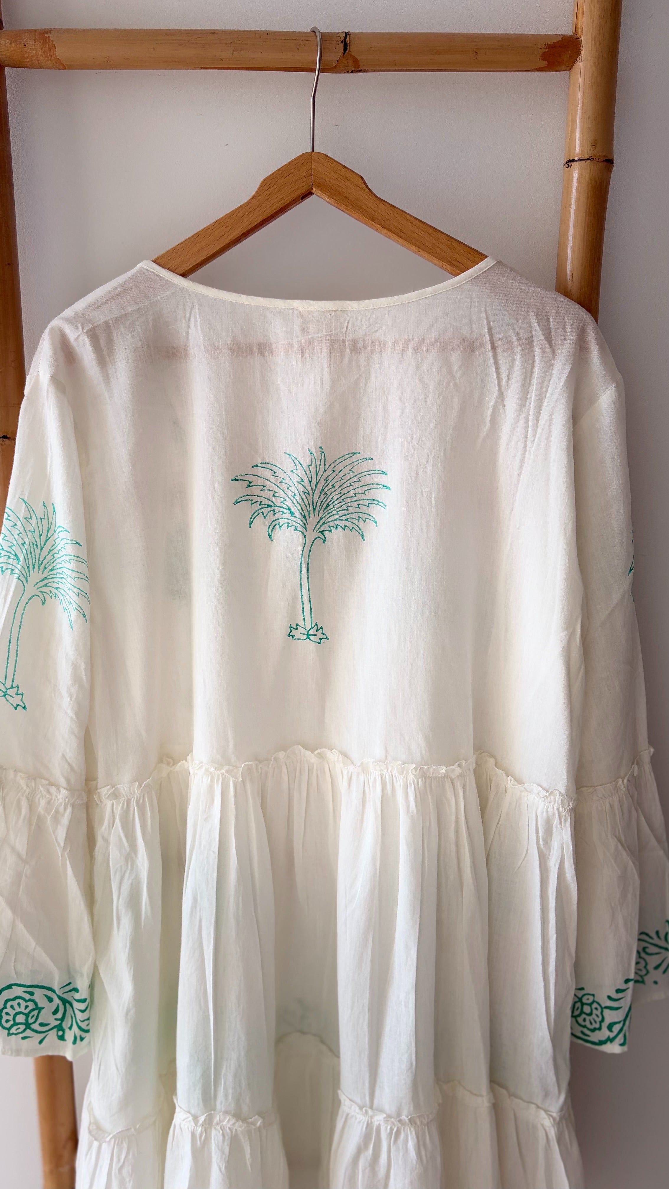 Robe courte broderies palmier