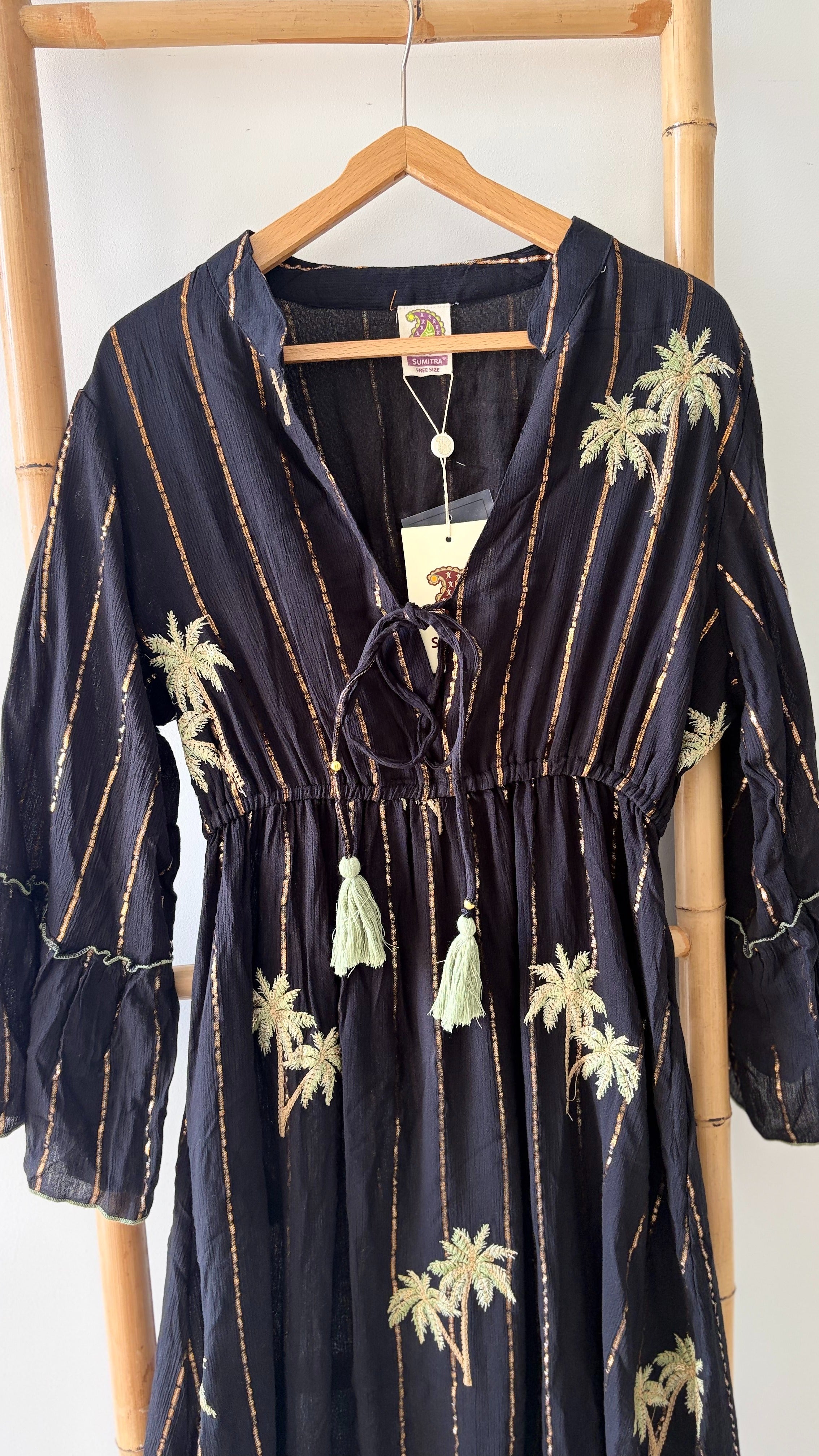 Robe longue broderies palmier