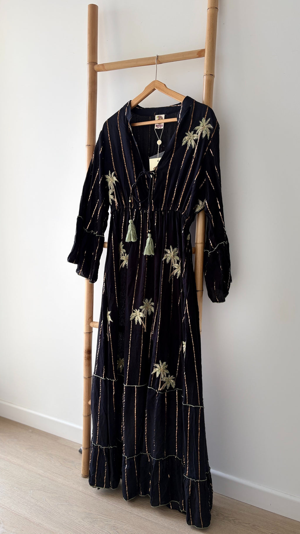 Robe longue broderies palmier
