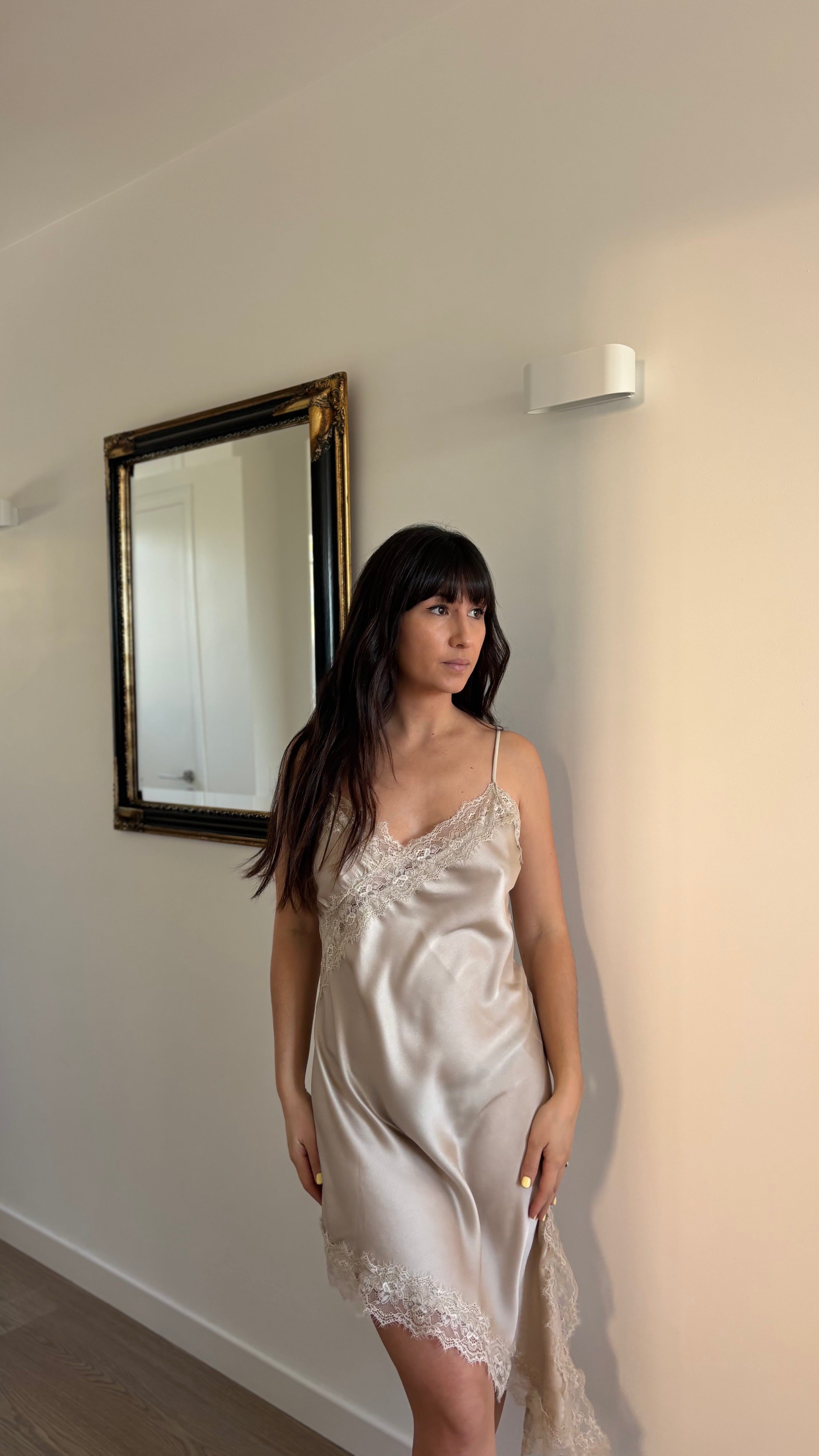 Robe dentelle asymétrique