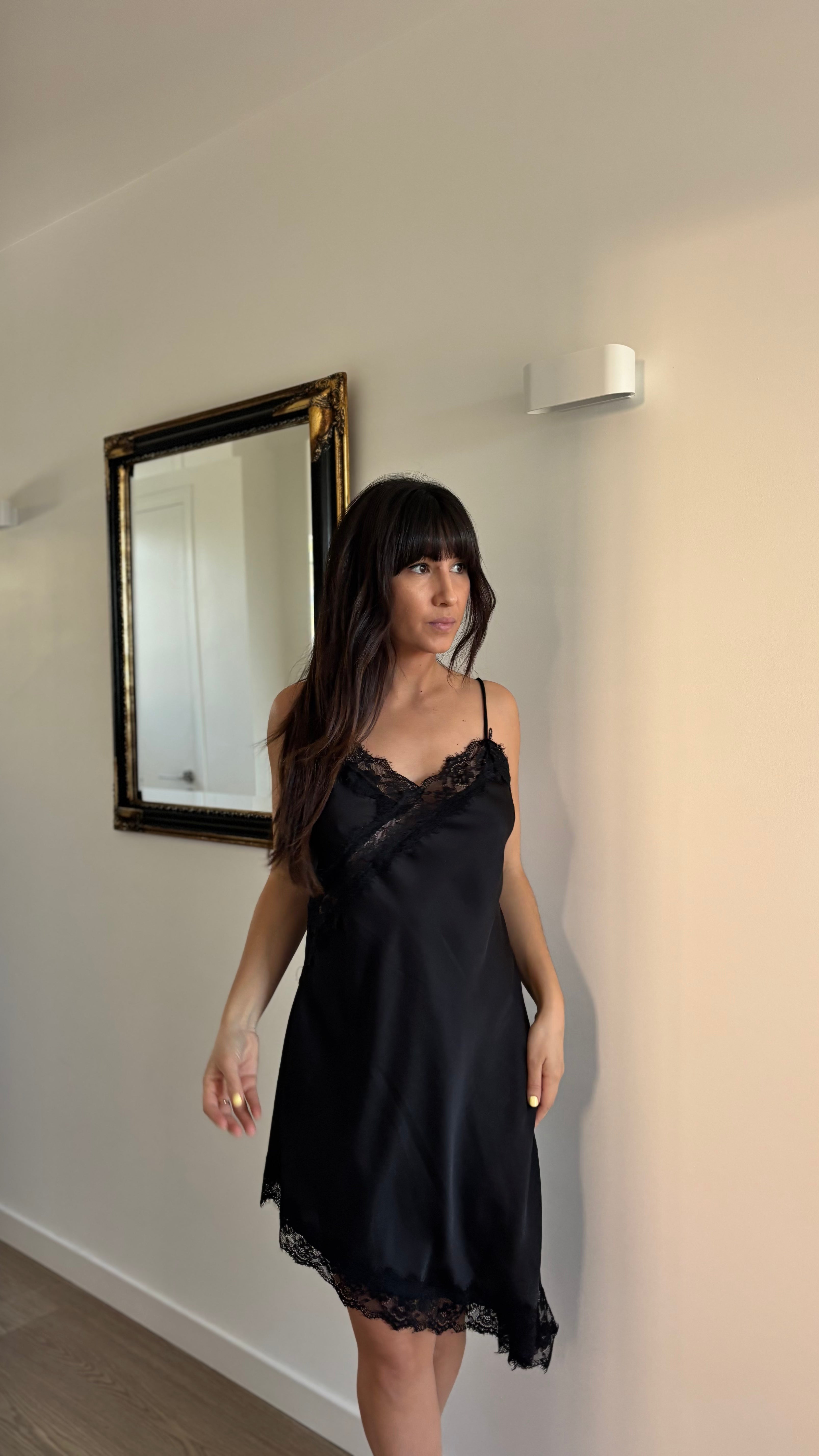 Robe dentelle asymétrique