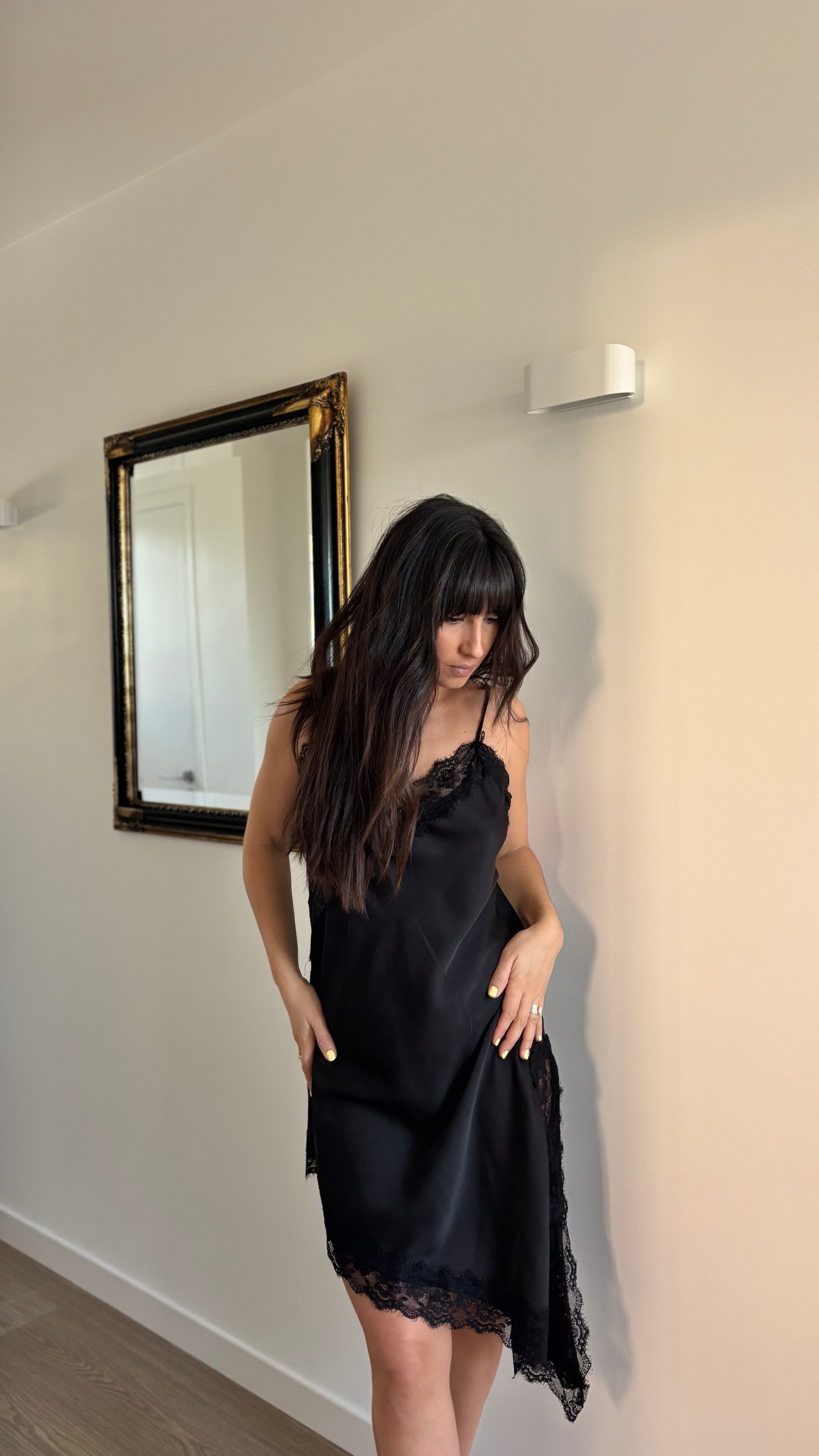 Robe dentelle asymétrique