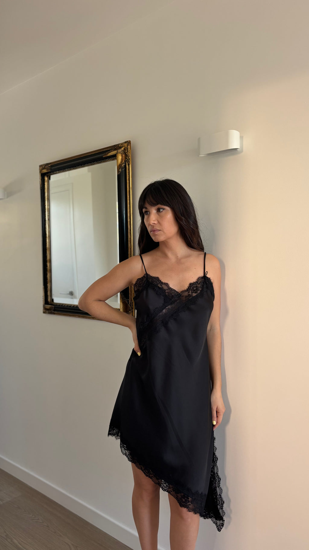 Robe dentelle asymétrique