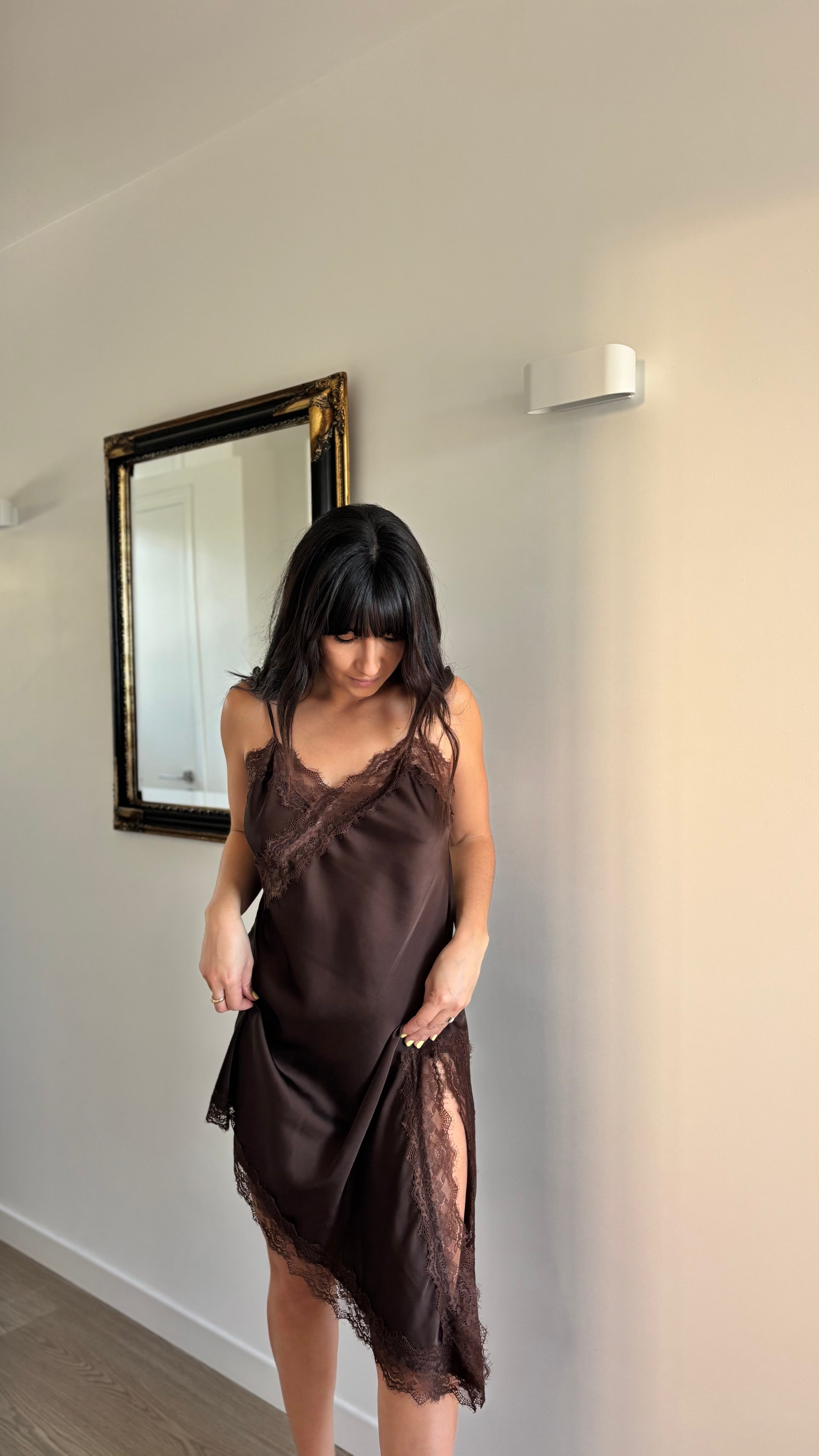 Robe dentelle asymétrique