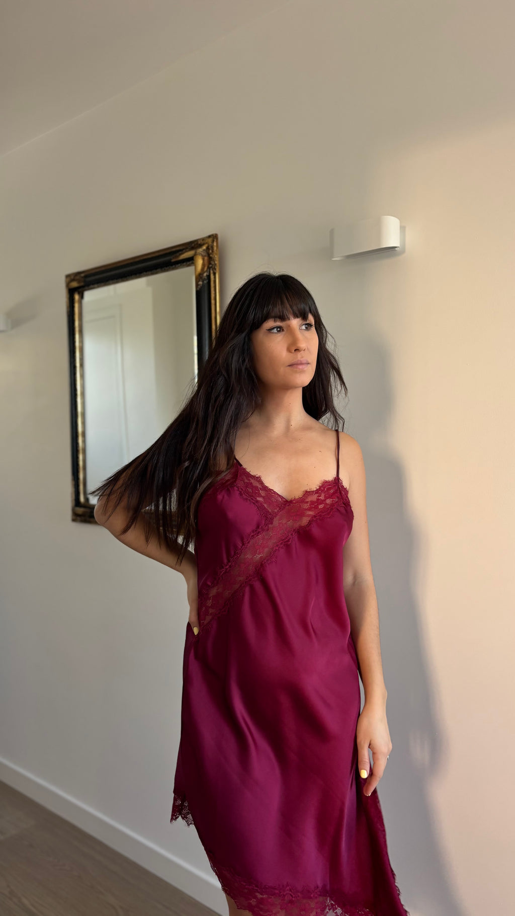 Robe dentelle asymétrique