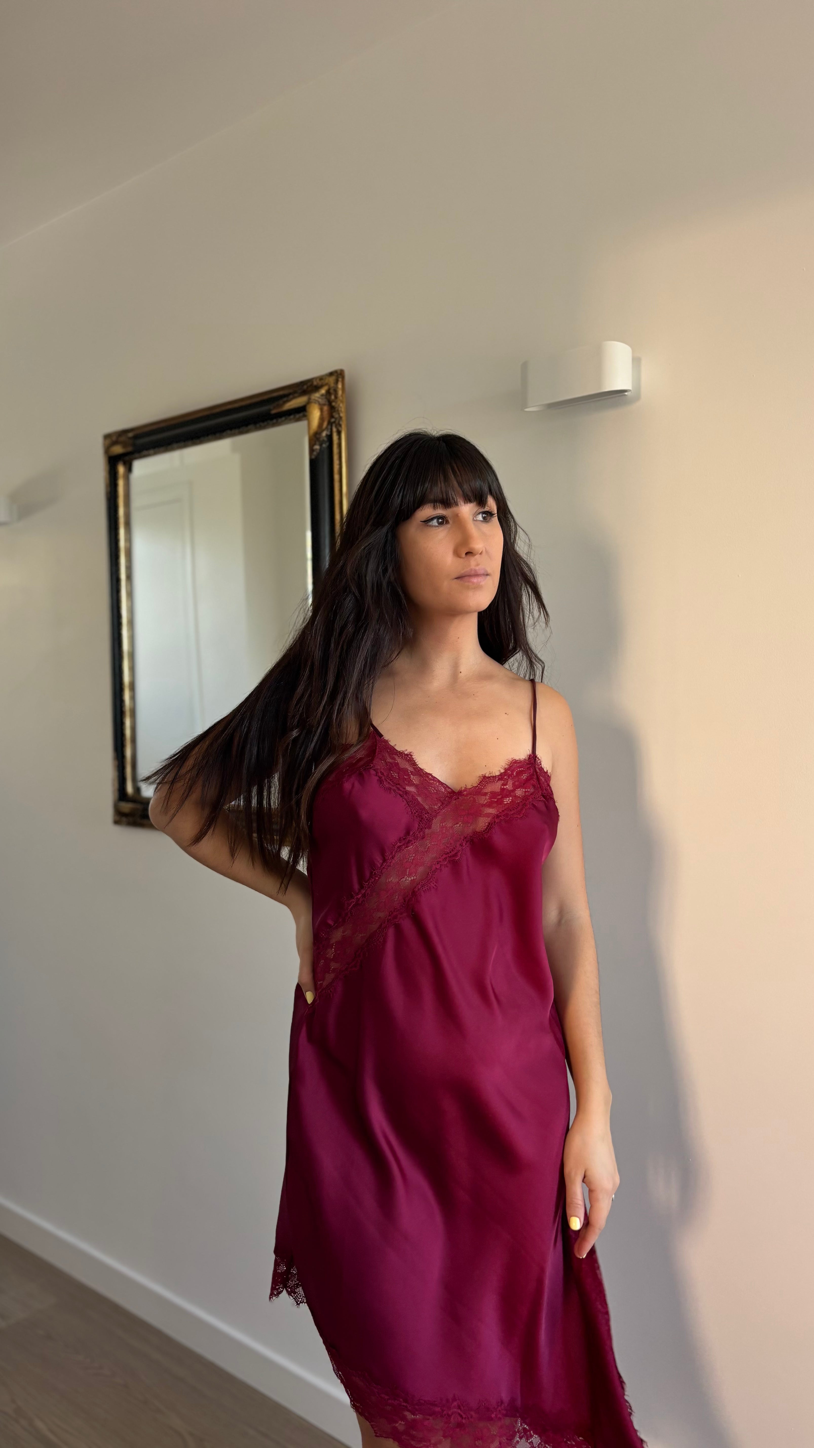 Robe dentelle asymétrique