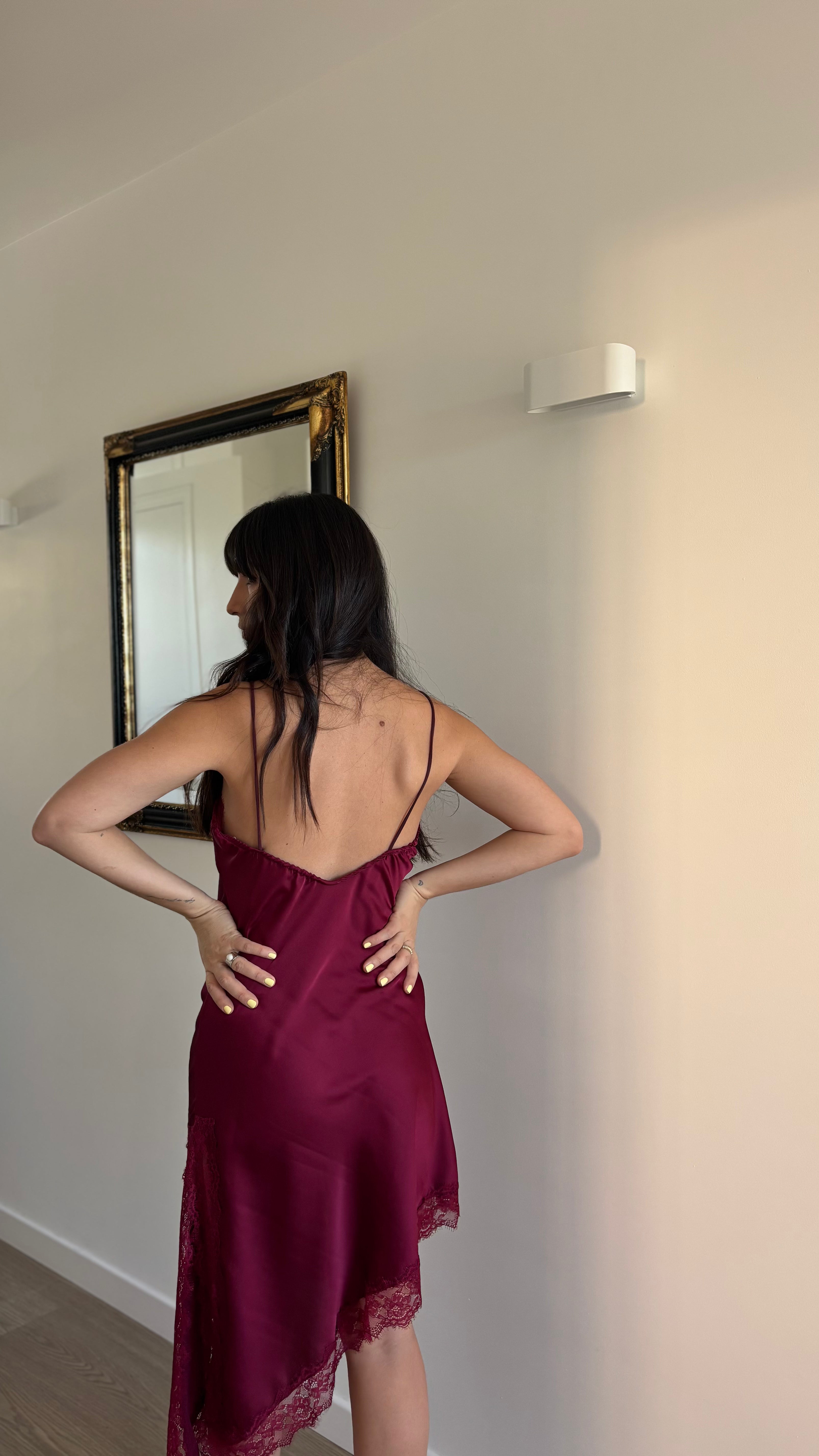 Robe dentelle asymétrique