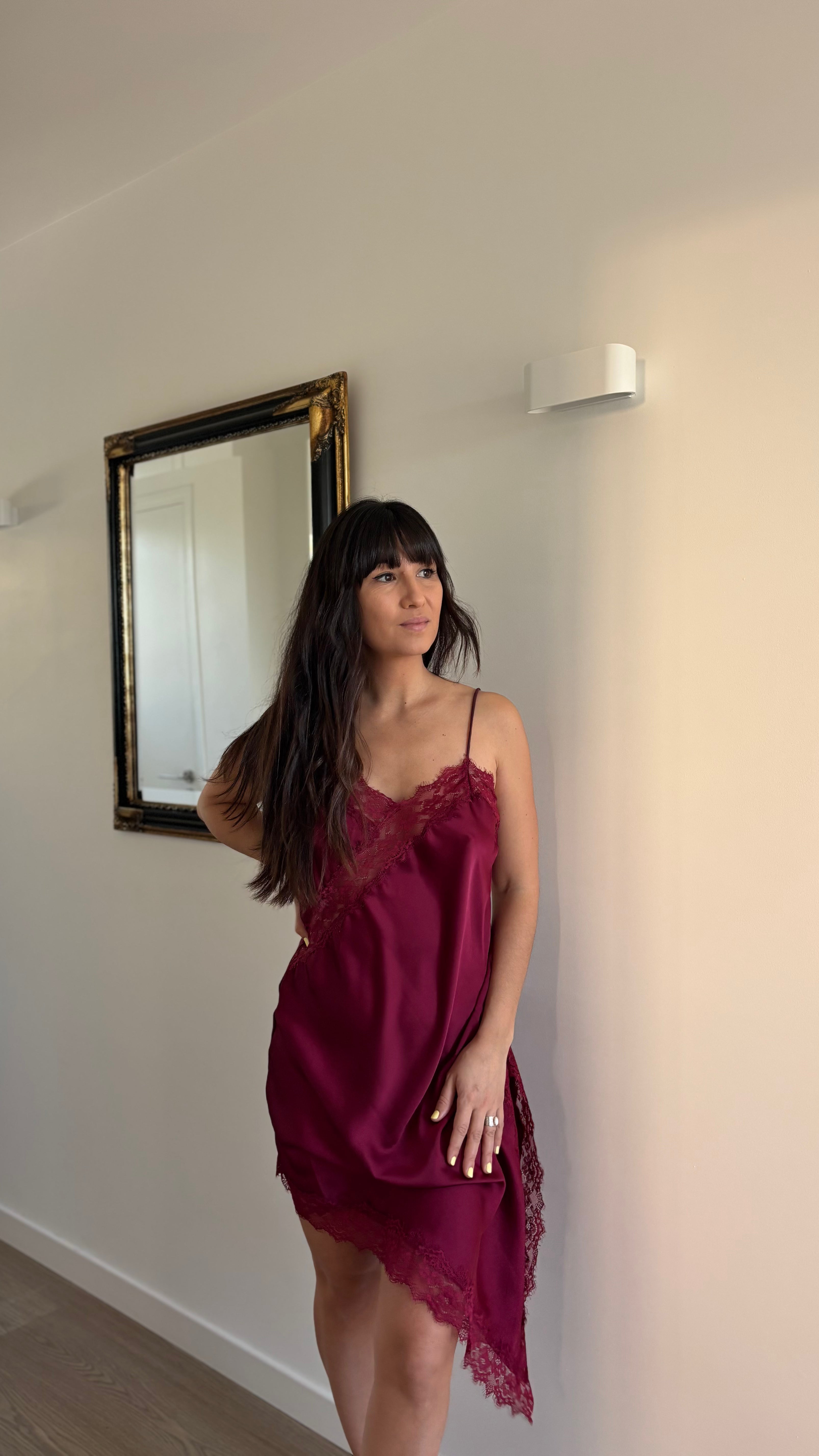 Robe dentelle asymétrique