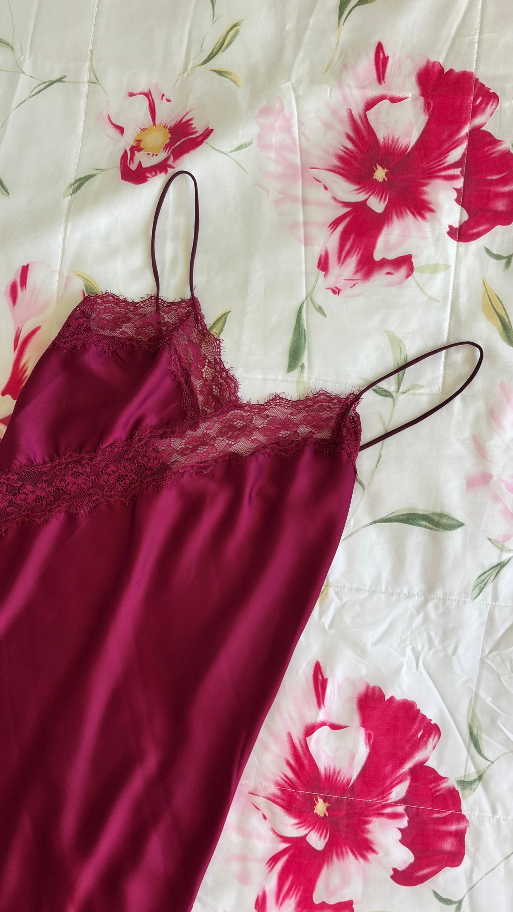 Robe dentelle asymétrique