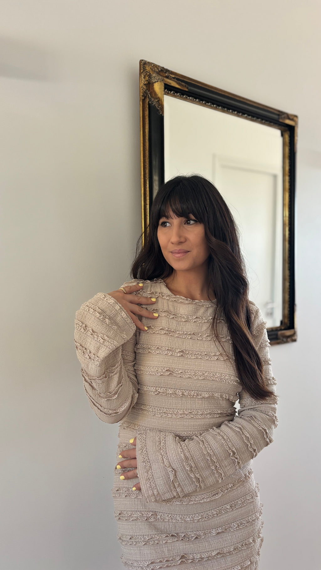 Robe courte dos nu plissée