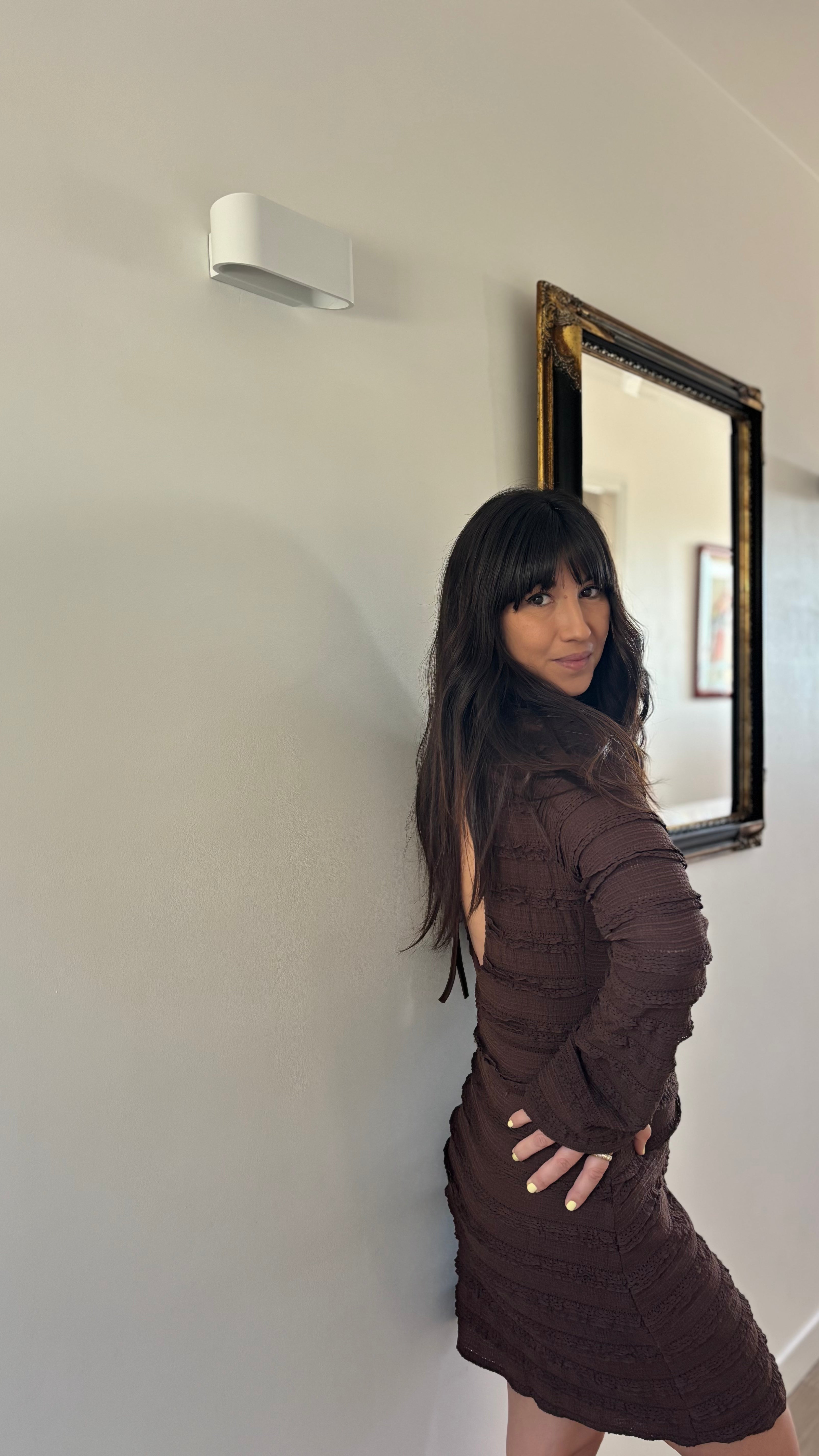 Robe courte dos nu plissée