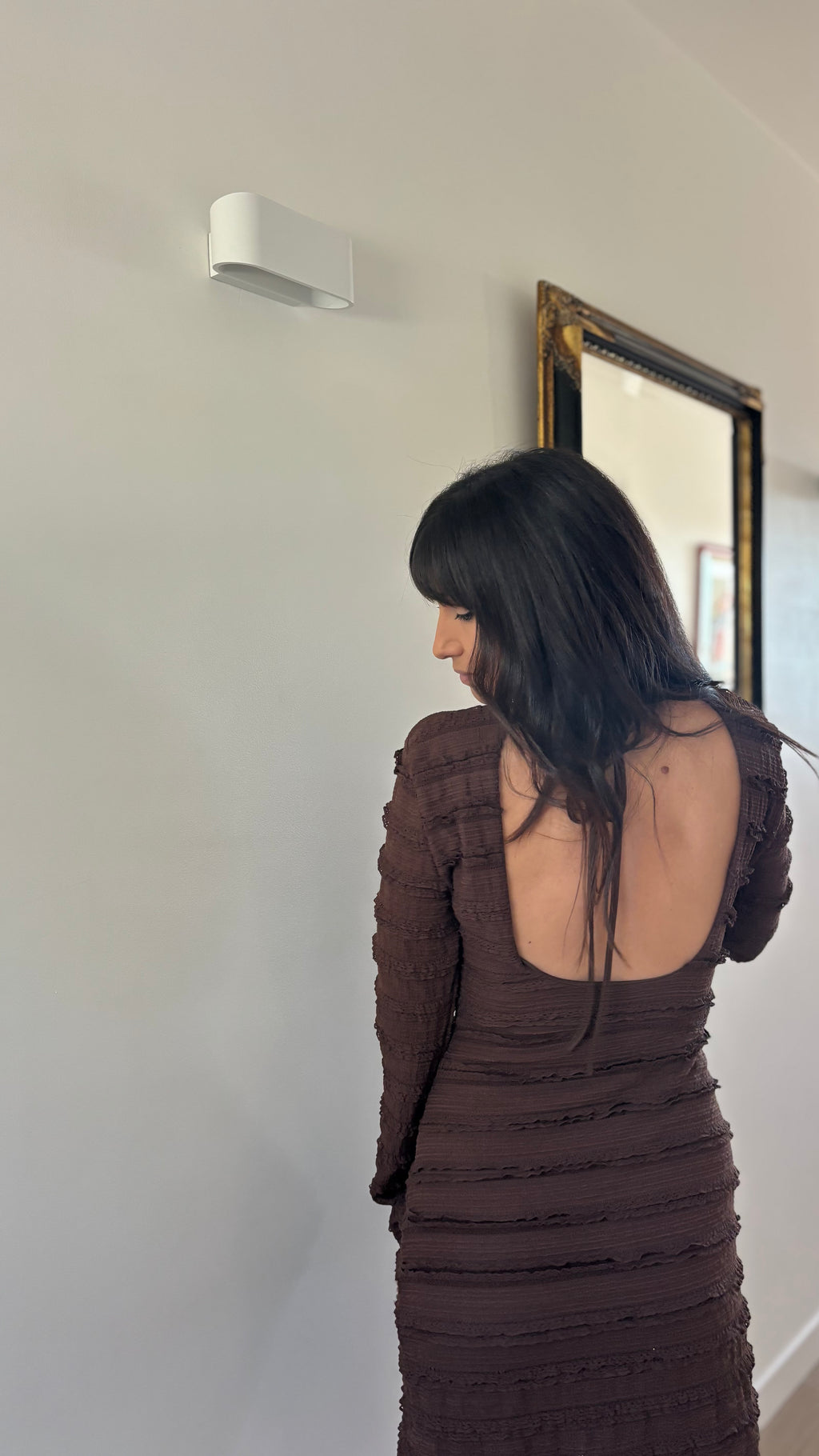 Robe courte dos nu plissée