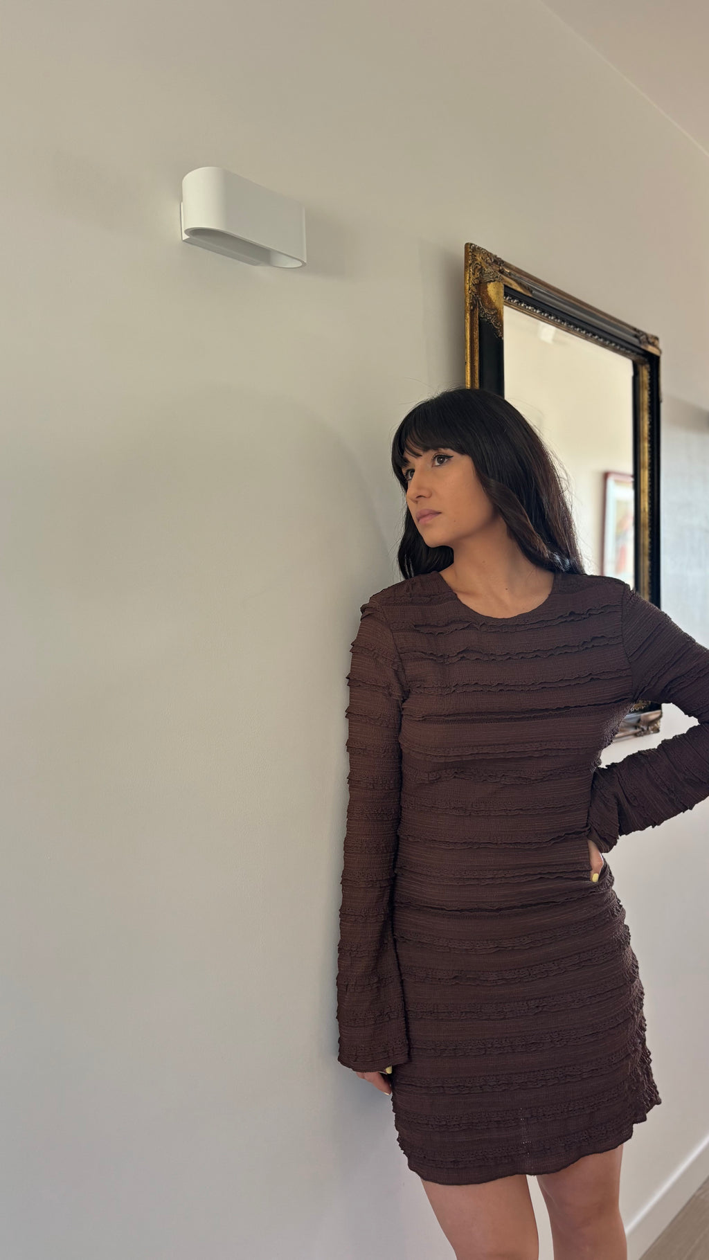 Robe courte dos nu plissée