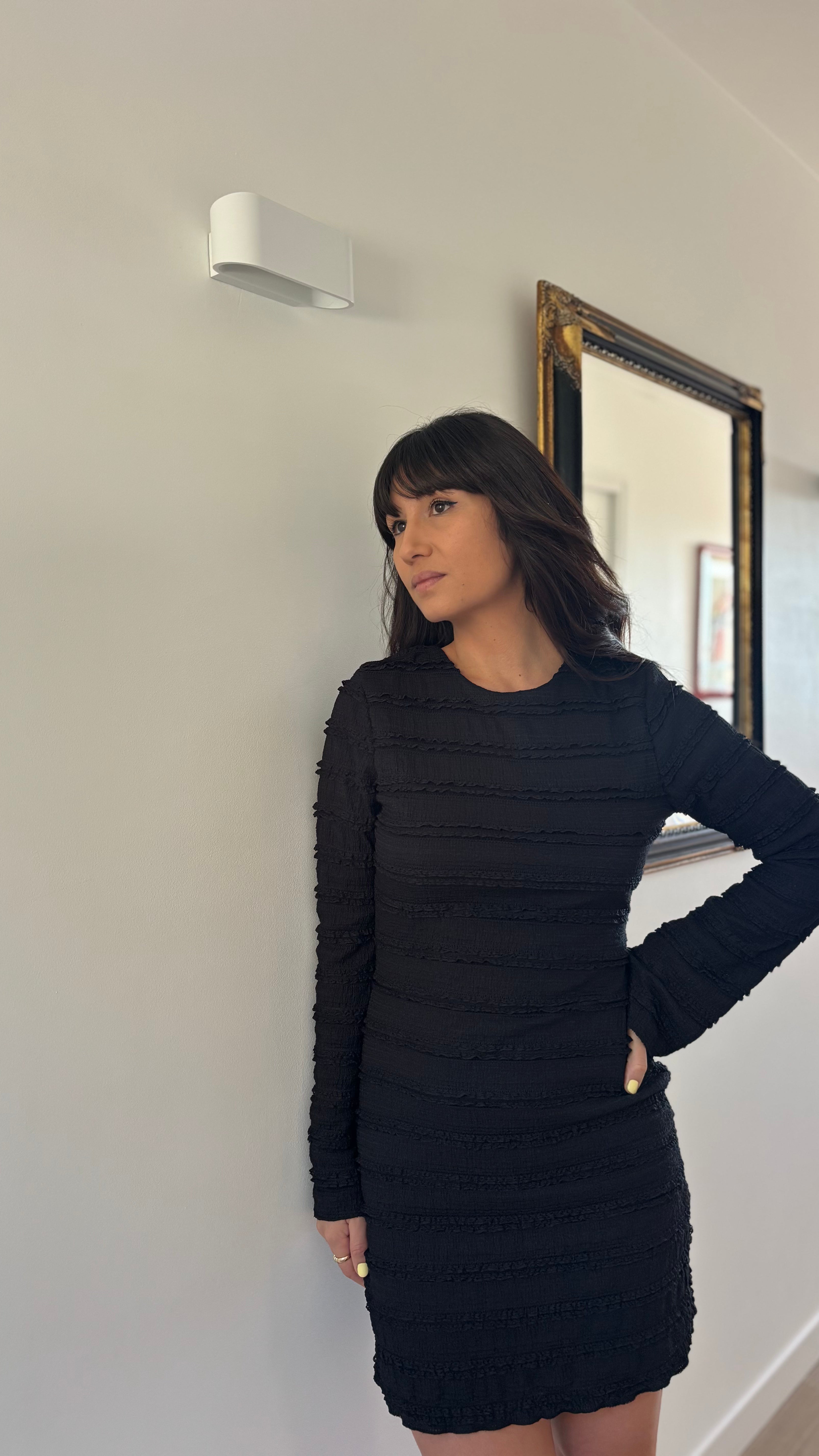 Robe courte dos nu plissée