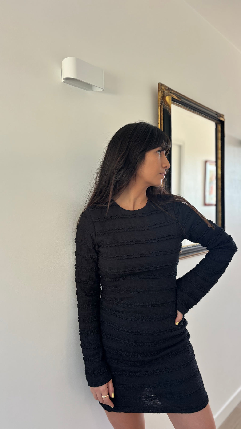 Robe courte dos nu plissée