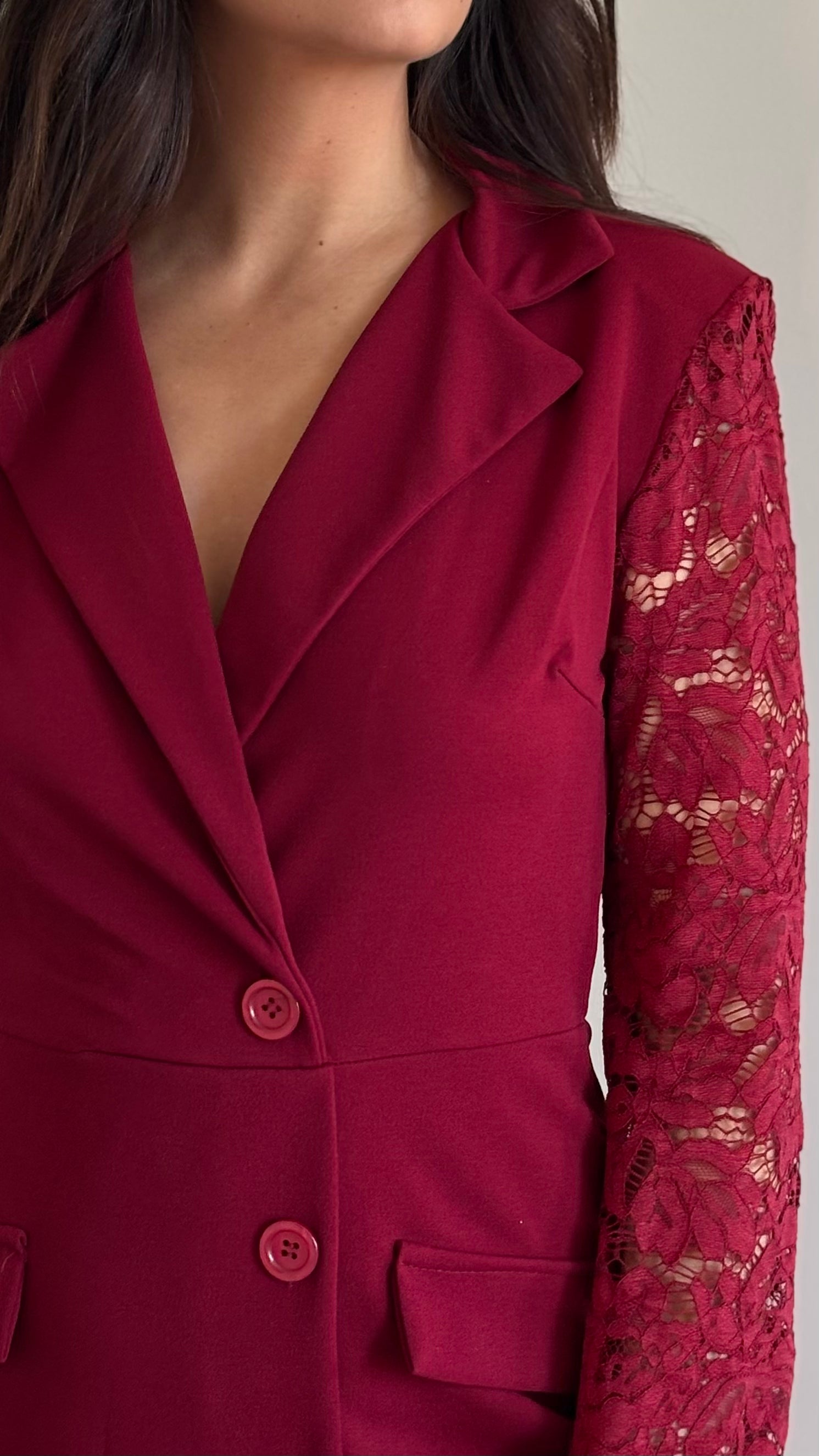 Combinaison short manches en dentelle