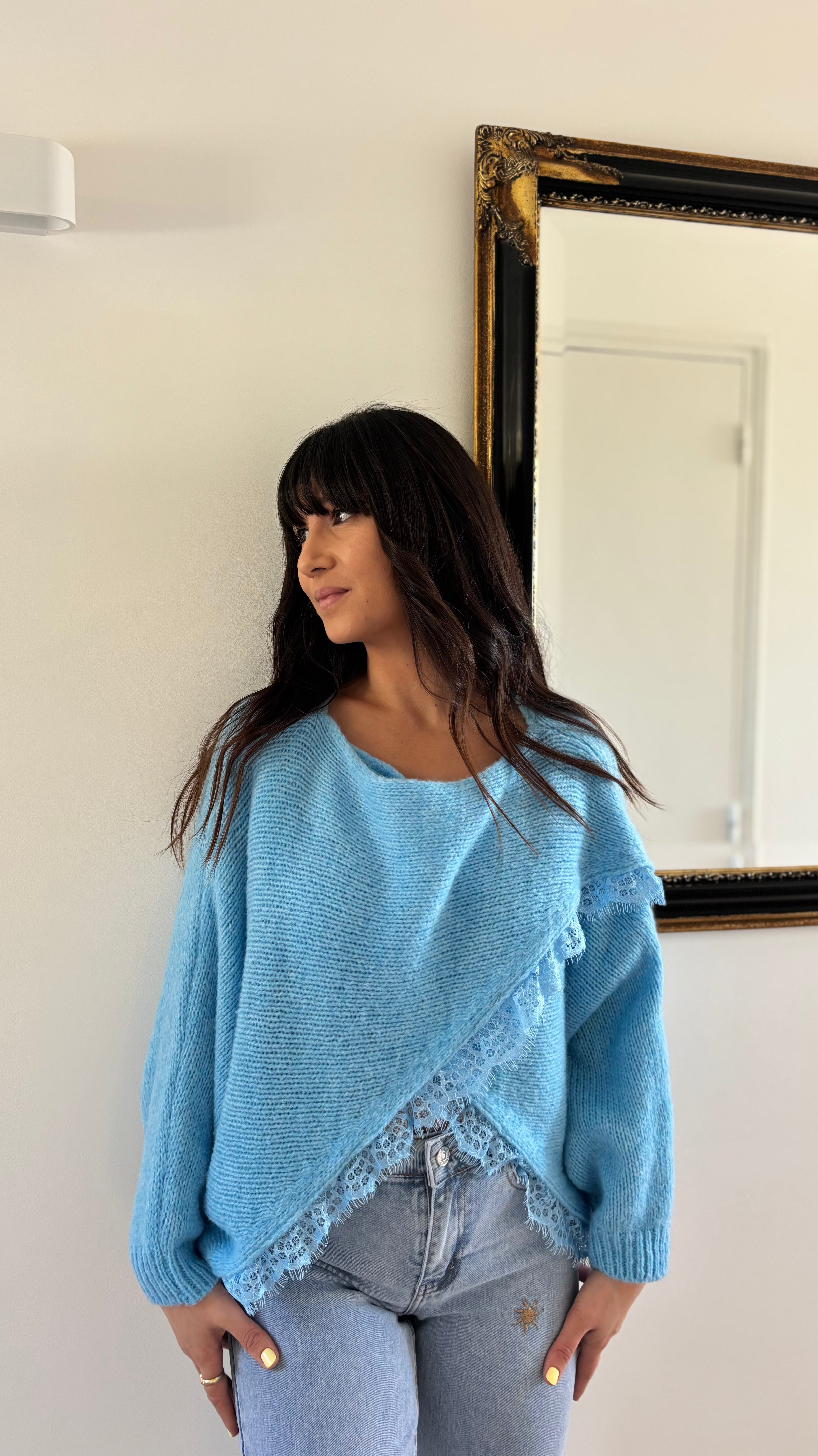 Pull croisé dentelle