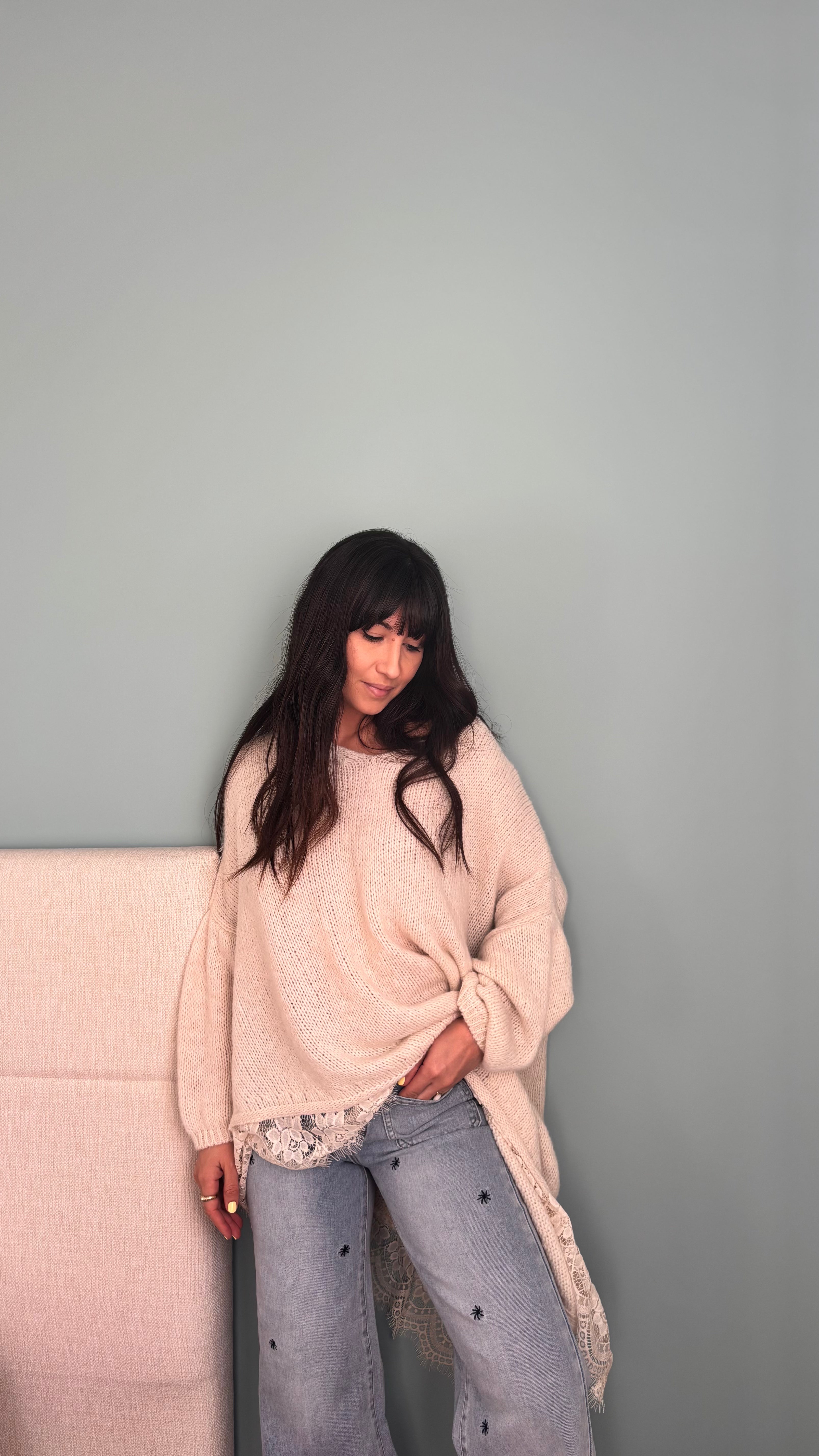 Pull asymétrique dentelle