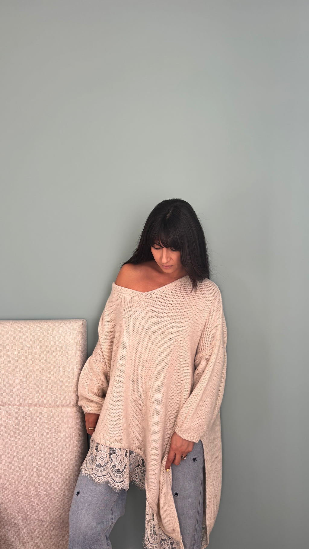 Pull asymétrique dentelle