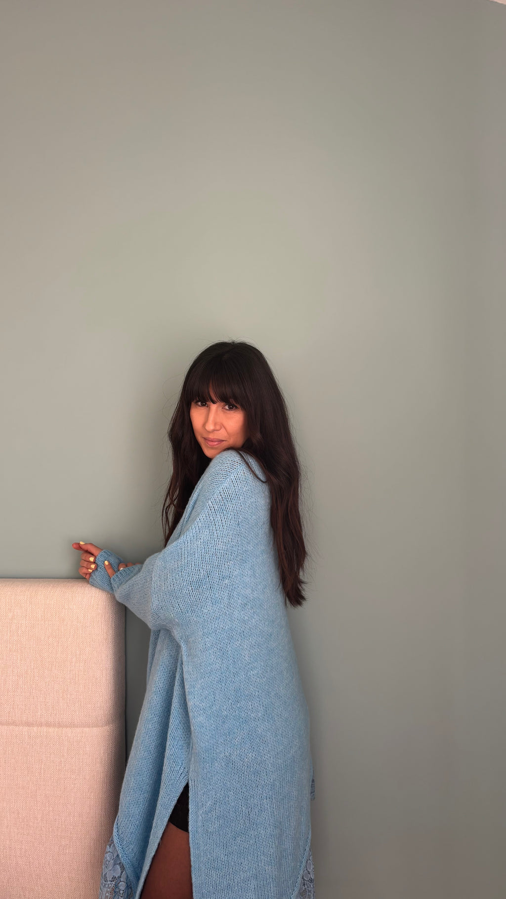 Pull asymétrique dentelle