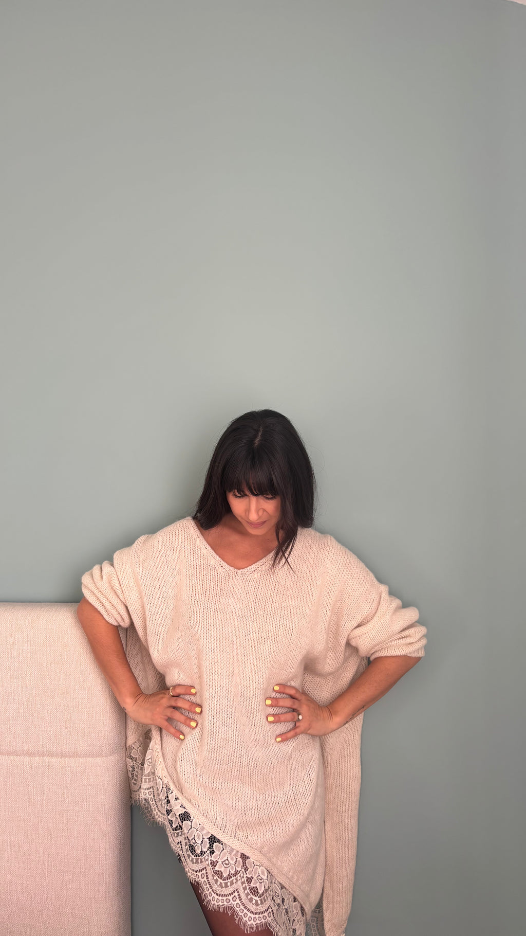 Pull asymétrique dentelle