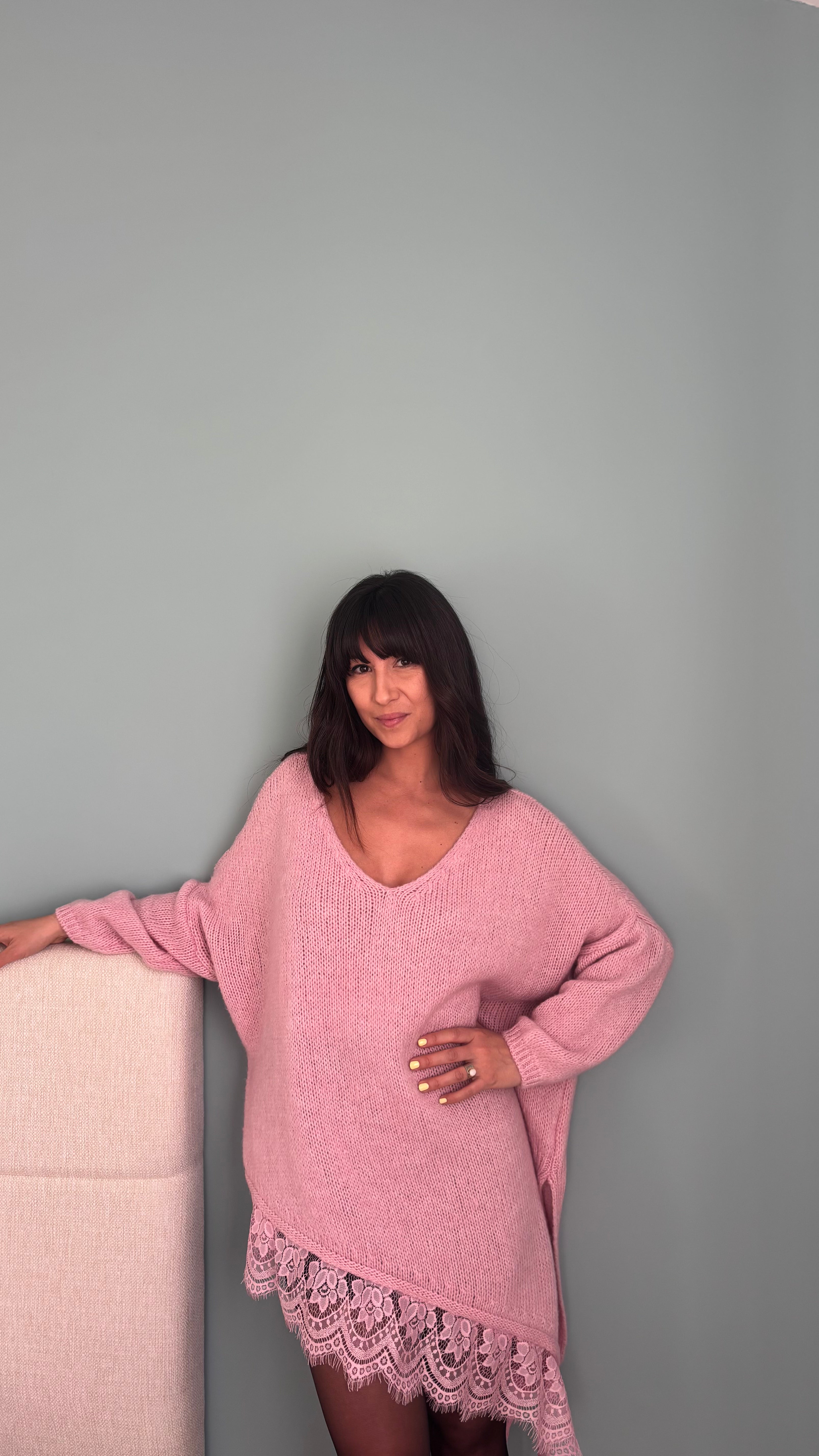 Pull asymétrique dentelle